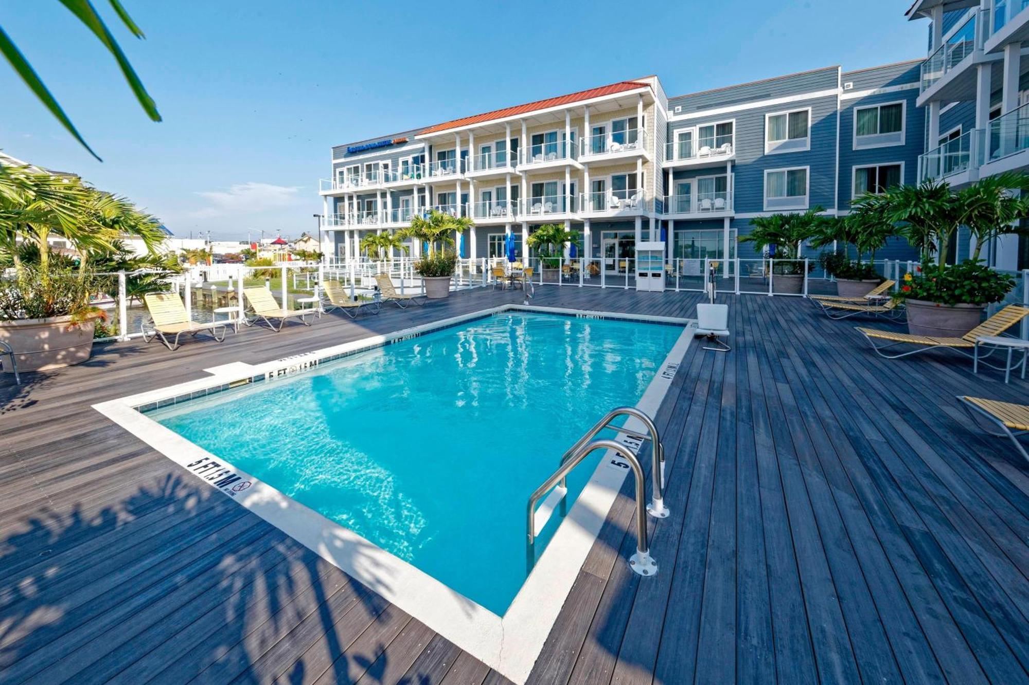 Fairfield Inn & Suites By Marriott Chincoteague Island Waterfront Exteriör bild